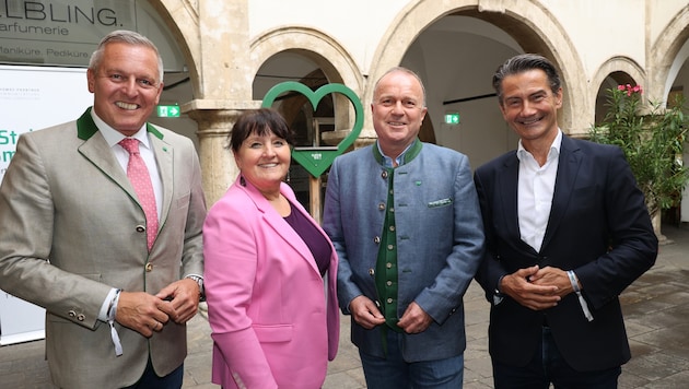 LH Mario Kunasek und seine Vize Manuela Khom mit Thomas Prantner und ORF-Generaldirektor Roland ...