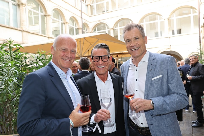 Manager Herwig Straka, Veranstalter Klaus Leutgeb und Moderator Armin Assinger.