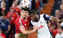 Kevin Danso (r.)
