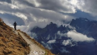 Mountainbiken – ein herrlicher Sport. Doch wie bei jedem Freizeitvergnügen lauern auch da Gefahren. Ein 36-Jähriger verunglückte beim Mountainbiken tödlich. (Bild: Wallner Hannes)