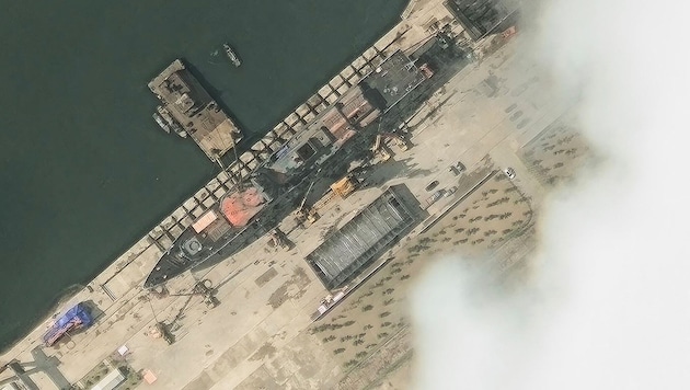 Das mächtige Schiff aus der Vogelperspektive