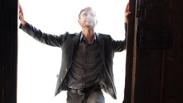 Alexander Schwab, der Gründer und Obmann des Vereines Theaterleben, wird zum Firlinger, zum ...