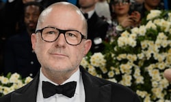 Er designte Apples Cash-Cow, das iPhone. Jetzt wechselt Jony Ive als Design-Chef zum ...