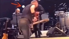 In dem KI-generierten Video wird Bruce Springsteen von einem Golfball am Rücken getroffen. (Bild: Krone KREATIV)