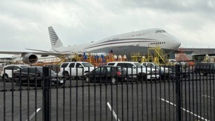 Eine Boeing 747 im typischen Design der Flugzeuge der Königsfamilie im Emirat Katar