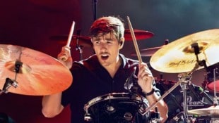 Insgesamt besitzt der Drummer sechs Schlagzeuge (Bild: zVg)