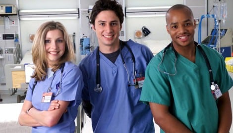 Zach Braff wird mit seinen ehemaligen Co-Stars Sarah Chalke und Donald Faison für ...