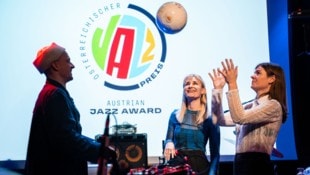 Jazzpreis-Gewinner 2024 im Porgy&amp;Bess: Vincent Pongracz, Beate Wiesinger und Yvonne Moriel.