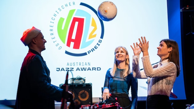 Jazzpreis-Gewinner 2024 im Porgy&Bess: Vincent Pongracz, Beate Wiesinger und Yvonne Moriel.