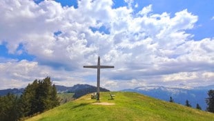 Ein erster Gipfelsieg: Die Tour auf das Renkknie ist optimal, um die Wandersaison einzuläuten.