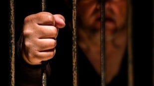 Zwei Tatverdächtigen drohen in Kärnten wegen Mordverdachtes hohe Haftstrafen. (Bild: Rainer Fuhrmann - stock.adobe.com)