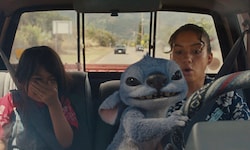 Die Schwestern Lilo und Nani haben viele Probleme, aber ihr neues Haustier Stitch heitert sie ...