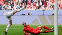 Veratschnig im Mainz-Dress gegen Bayern München und Sané. (Bild: EPA/RONALD WITTEK)