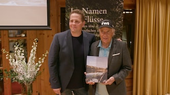 KroneTV-Chef Max Mahdalik mit Peter Schröcksnadel bei der Buchpräsentation im Stanglwirt (Bild: krone.tv)