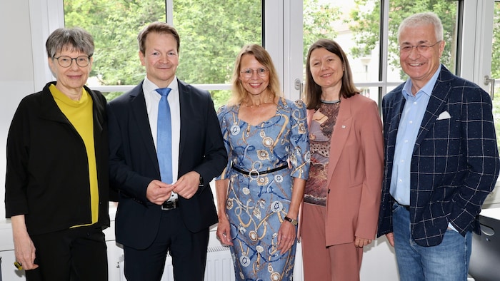 Das Curriculum wurde vorgestellt von Andrea Seel (PPH Augustinum), Sven Fisler (PH Kärnten), Beatrix Karl (PH Stmk.), Sabine Weisz (PH Burgenland) und Andreas Schnider (Qualitätssicherung, v. li.)
