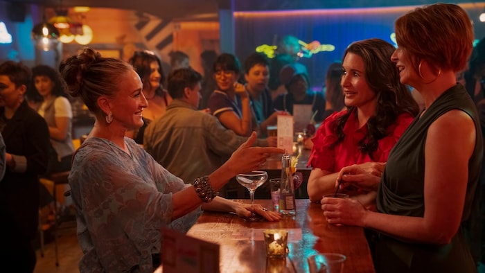 Fast wie früher: Carrie, Miranda und Charlotte bereden bei Drinks ihre kleinen und großen Probleme in Beziehungen.