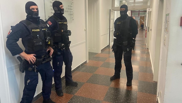 Wie bei IS-Prozessen üblich, wurde die Polizeipräsenz bei Gericht erhöht.
