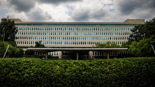 Die angeschossene Person wurde nicht lebensgefährlich verletzt.
