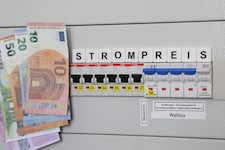 Endlich geht es mit den Stromkosten spürbar nach unten.