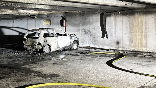 Das Auto brannte völlig aus.