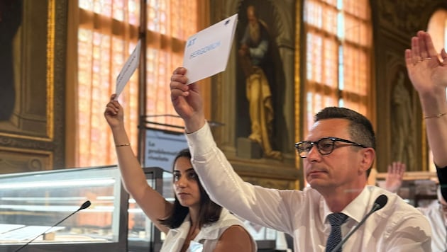 Live vor Ort in Venedig: Hergovich inmitten der Abstimmung über die Zukunft des Weinbaus in Europa. 