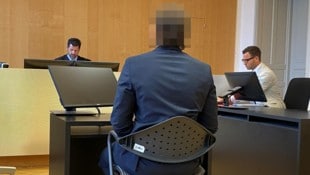 Der Skilehrer weist jedes Fehlverhalten von sich.