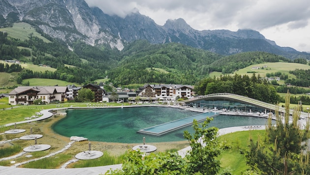Der neue Spa-Bereich mit Teich und 50 Meter langem Pool wurde im April 2023 eröffnet.