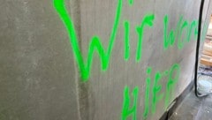 Es ist nicht die ganze große Kunst, die da am Gebäude der FF Enns prangert.