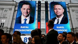 Kann Karol Nawrocki mit Unterstützung der Rechtsextremen gegen den Kandidaten der Regierungspartei, Rafal Trzaskowski, gewinnen? Alle Augen sind auf Polen gerichtet. (Bild: AFP/SERGEI GAPON)