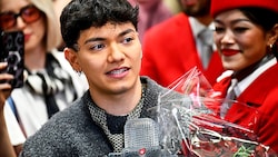 JJ bei seiner Ankunft am Flughafen Wien-Schwechat (Bild: AP/Denes Erdos)