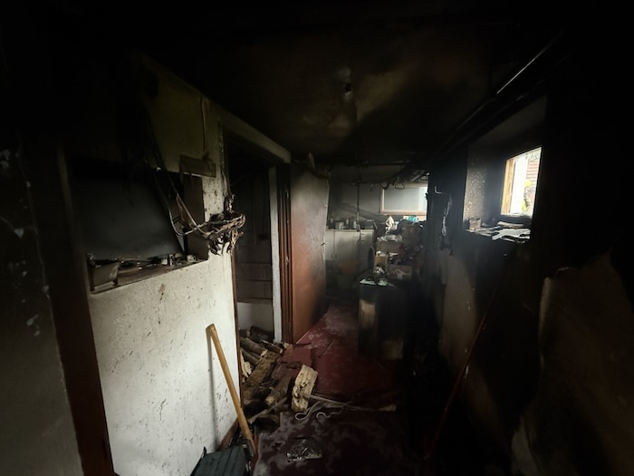 Blick in den ausgebrannten Keller.