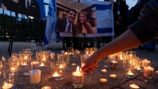 Lichtermeer vor dem Weißem Haus nach dem Tod der israelischen Botschaftsmitarbeiter