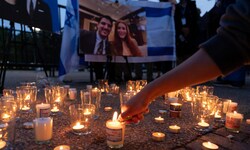 Lichtermeer vor dem Weißem Haus nach dem Tod der israelischen Botschaftsmitarbeiter