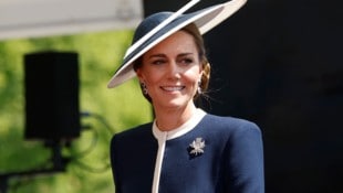 Prinzessin Kate begeisterte bei einer Schiffstaufe in Glasgow in einem Designerlook im martimen ...