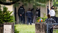Der Mann wurde vorerst in Gewahrsam genommen. (Bild: Markus Tschepp)