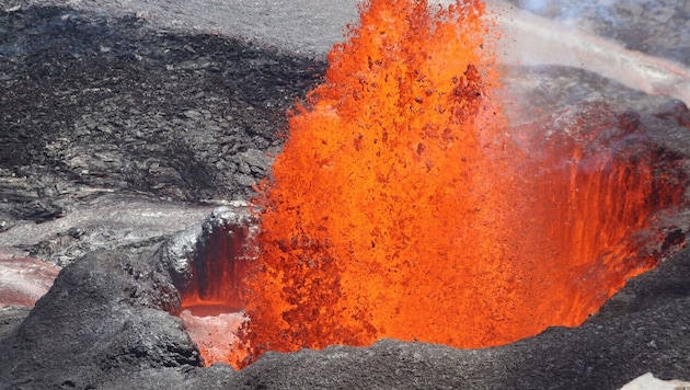 In Vulkangesteinen aus Hawaii fanden Forscher winzige Spuren eines Isotops des Edelmetalls Ruthenium.