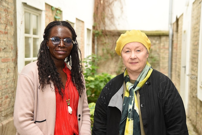 Gertrude Klaffenböck (rechts) und Irene Lanyero