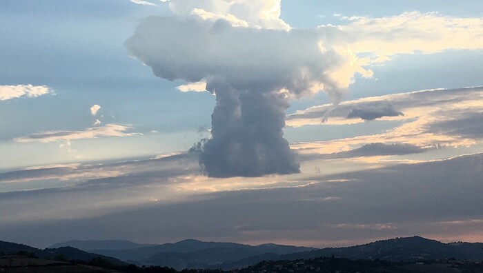 Eine Ambosswolke, aufgenommen am 6. August 2017 nahe Misano Adriatico