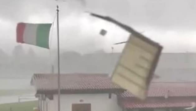 Die Sturmböen waren gewaltig, wie dieser Screenshot einer Videoaufnahme zeigt.