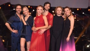 Die Finalisten der diesjährigen „Dancing Stars“-Staffel stehen schon in den Startlöchern, im nächsten Jahr wird die beliebte ORF-Tanzshow jedoch ausfallen. (Bild: Hubert Mican / picturedesk.com)