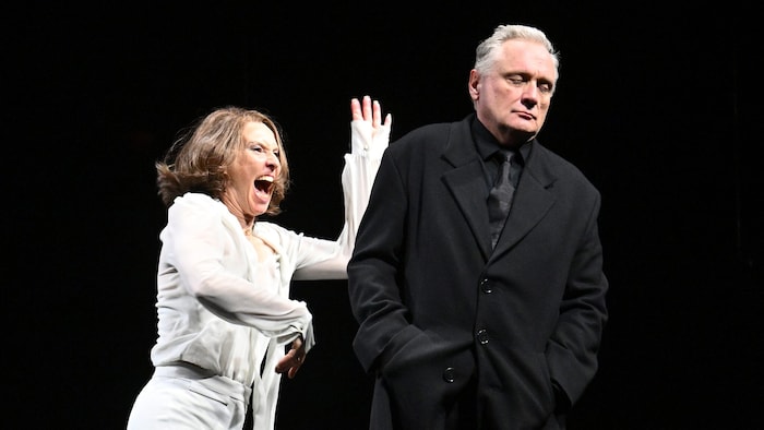 Stechen aus einem ordentlichen Ensemble heraus: Maria Köstlinger als intensive Genia und Bernhard Schir als getriebener Friedrich Hofreiter.