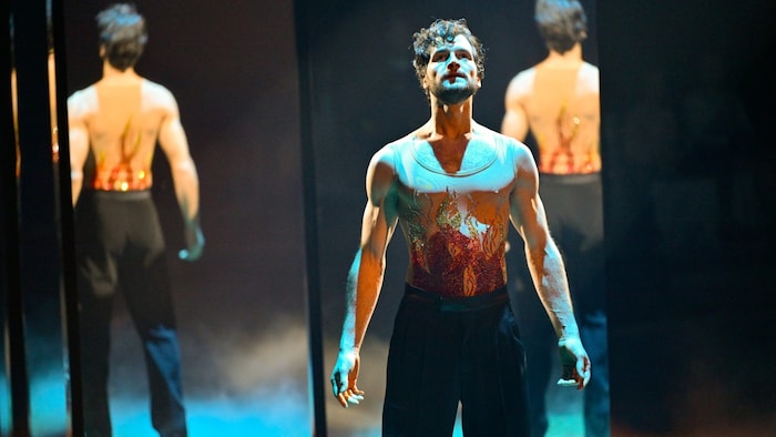Aaron Karl spielte bei seinem Showtanz mit Licht und Schatten und mit Spiegeln.