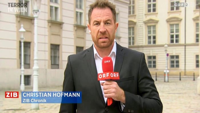 „ZiB“-Mann Christian Hofmann bei einem Live-Einstieg