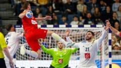 Bilyk ist wieder fit, segelt an diesem Handball-Wochenende für Kiel durch die Luft.