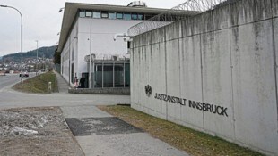 Hinter den dicken Mauern der Justizanstalt Innsbruck kam es vor allem im Jahr 2020 zu den ...