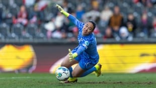 Manuela Zinsberger greift mit Arsenal nach dem Henkelpott