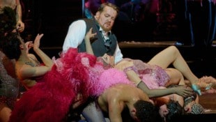 Tannhäuser (Clay Hilley) genießt die Freuden im Venusberg. (Bild: © Wiener Staatsoper / Michael Pöhn)