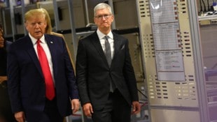 Der Druck auf Apple-Chef Tim Cook durch Präsident Trump wächst, iPhone-Fabriken in den USA zu ...