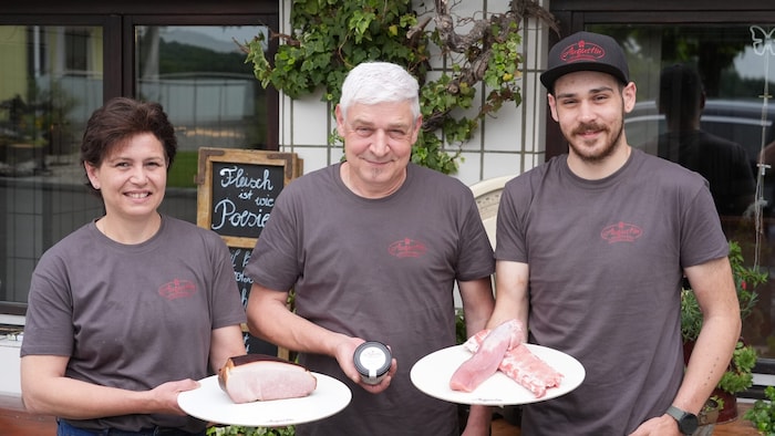 Daniela, Helmut und Philipp wollen glückliche Schweine und beste Produkte.