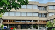 In seinem Gymnasium fühlt sich der 13-Jährige nicht mehr sicher.